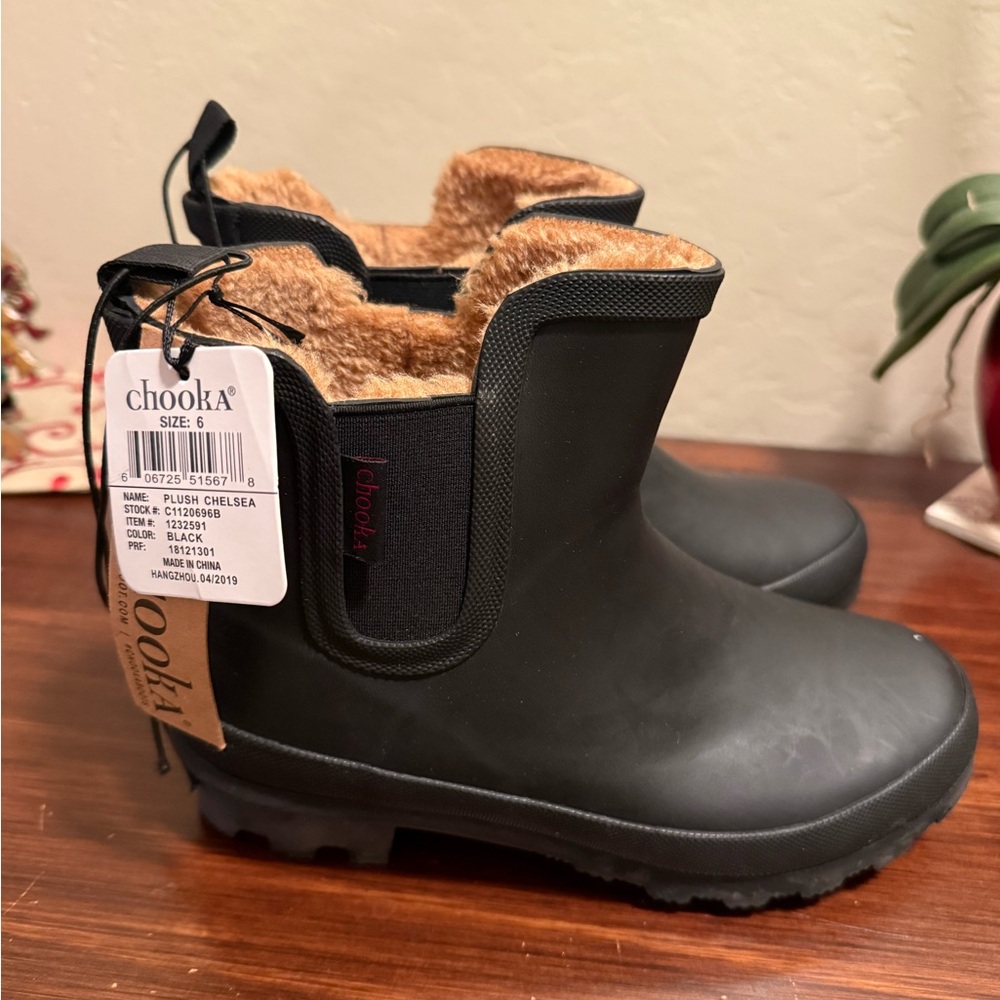 Chooka Kids Black and Tan Chelsea Boots